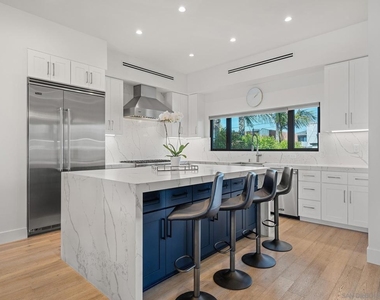 4386 Newport Ave - Photo Thumbnail 13