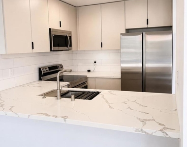 589 N Johnson Ave - Photo Thumbnail 2