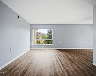 286 Oakleaf Drive - Photo Thumbnail 3