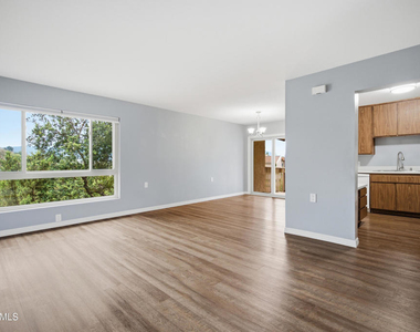 286 Oakleaf Drive - Photo Thumbnail 1