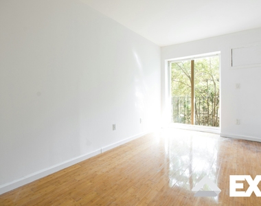 244 Mac Dougal Street - Photo Thumbnail 7
