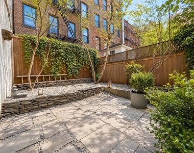 54 West 9th Street - Photo Thumbnail 9