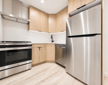 54 West 9th Street - Photo Thumbnail 4