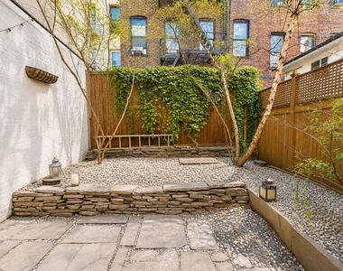 54 West 9th Street - Photo Thumbnail 10