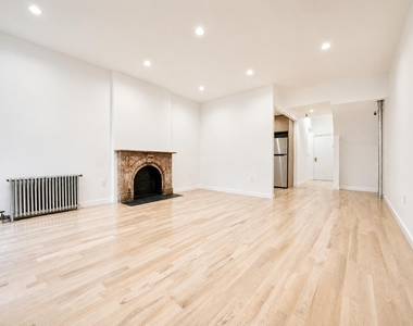 54 West 9th Street - Photo Thumbnail 3