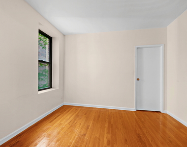 East 25th Street - Photo Thumbnail 3