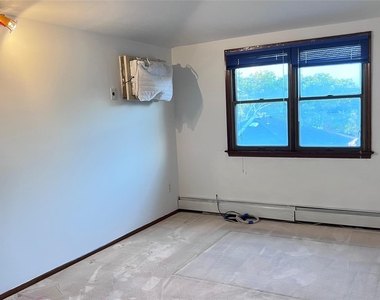 19-07 Clintonville Street - Photo Thumbnail 9
