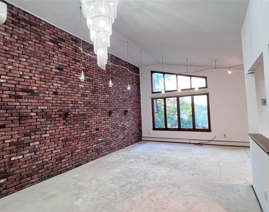 19-07 Clintonville Street - Photo Thumbnail 1