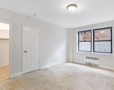 140 E Hartsdale Avenue - Photo Thumbnail 13