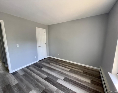 17 Lexington Hill - Photo Thumbnail 12