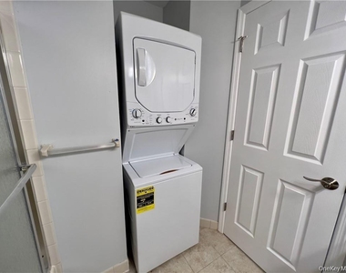 17 Lexington Hill - Photo Thumbnail 10