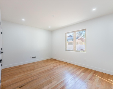 4634 211th Street - Photo Thumbnail 3