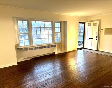 2365 Babylon Street - Photo Thumbnail 1