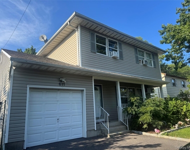 611 Peconic Avenue - Photo Thumbnail 1