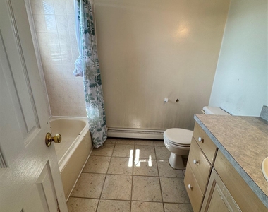 611 Peconic Avenue - Photo Thumbnail 13