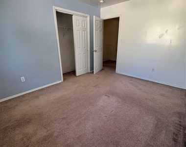 611 Peconic Avenue - Photo Thumbnail 11