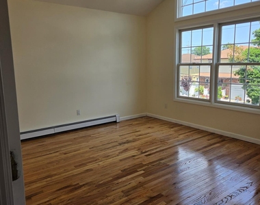 1319 Journal Avenue - Photo Thumbnail 2