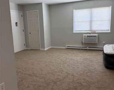 18 White Gate Drive - Photo Thumbnail 2