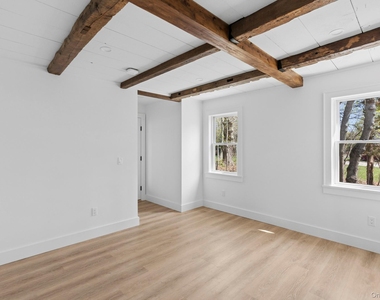 5075 Main Road - Photo Thumbnail 10