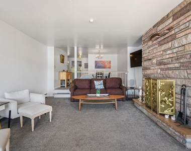 194 Jersey Avenue - Photo Thumbnail 9