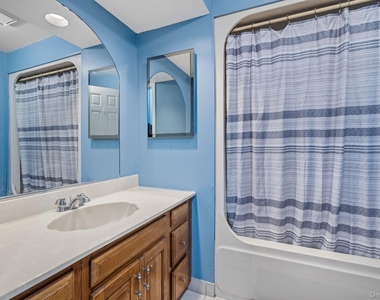 194 Jersey Avenue - Photo Thumbnail 16
