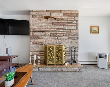 194 Jersey Avenue - Photo Thumbnail 12