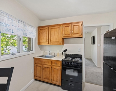 194 Jersey Avenue - Photo Thumbnail 2