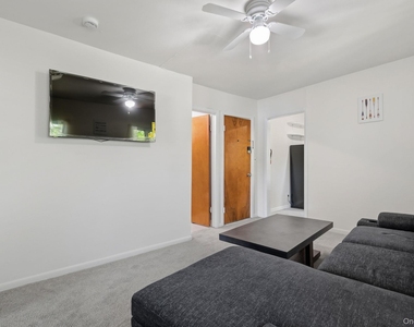 194 Jersey Avenue - Photo Thumbnail 6