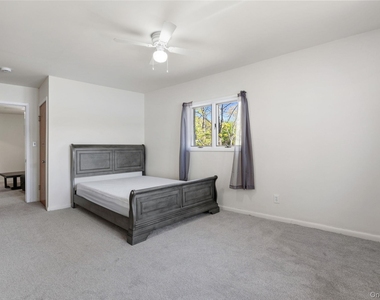 194 Jersey Avenue - Photo Thumbnail 10