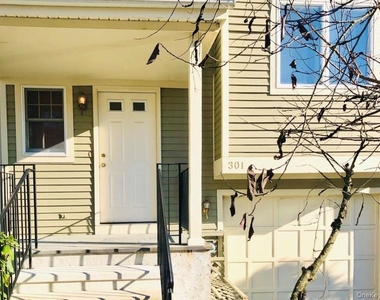 301 Kensington Way - Photo Thumbnail 2
