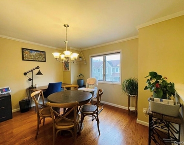 301 Kensington Way - Photo Thumbnail 8