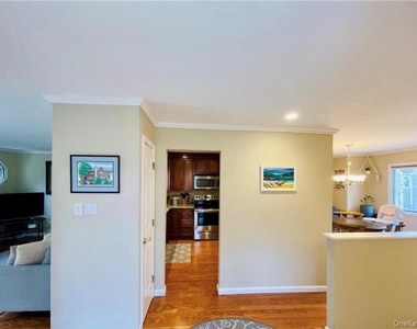 301 Kensington Way - Photo Thumbnail 10
