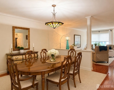 353 Cynthia Lane - Photo Thumbnail 4