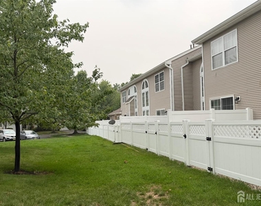 353 Cynthia Lane - Photo Thumbnail 18