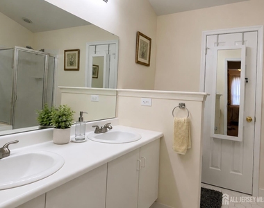 353 Cynthia Lane - Photo Thumbnail 21
