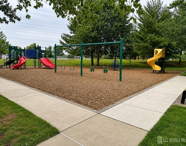 353 Cynthia Lane - Photo Thumbnail 20