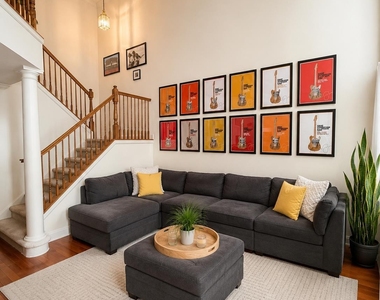 353 Cynthia Lane - Photo Thumbnail 6