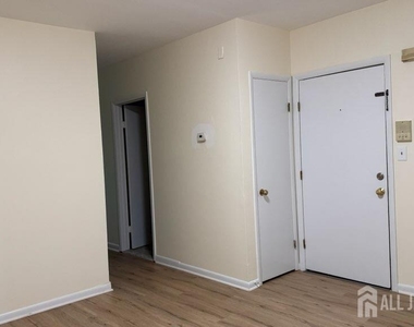 431-437 Main Street - Photo Thumbnail 3