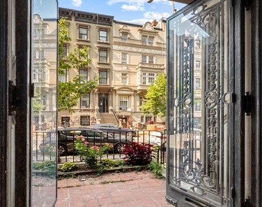 41 W 85th Street - Photo Thumbnail 4