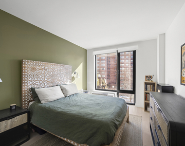 181 E 101st Street - Photo Thumbnail 4