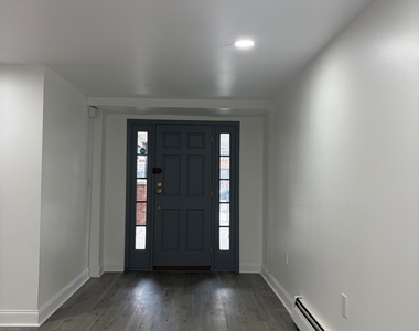 47-19 31st Avenue - Photo Thumbnail 2