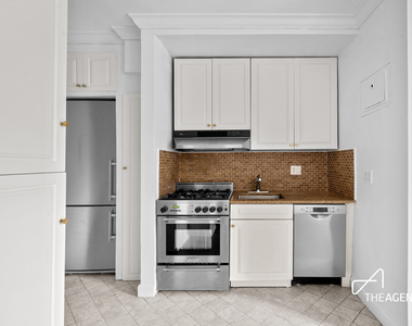 151 E 20th Street - Photo Thumbnail 2