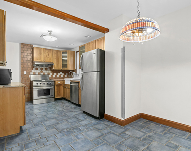 10-13 47th Avenue - Photo Thumbnail 4