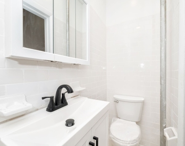 340 W 17th Street - Photo Thumbnail 5