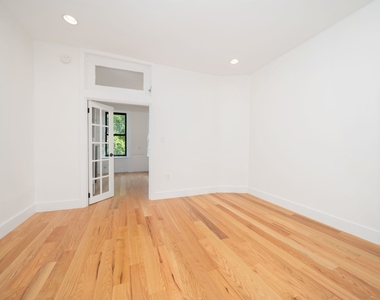 340 W 17th Street - Photo Thumbnail 9