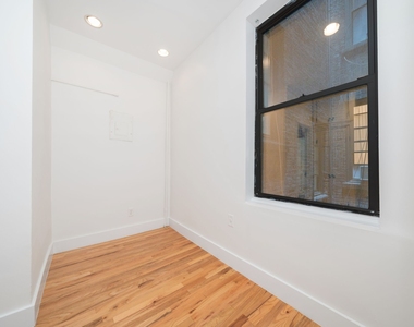 340 W 17th Street - Photo Thumbnail 3