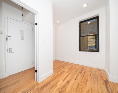 340 W 17th Street - Photo Thumbnail 2