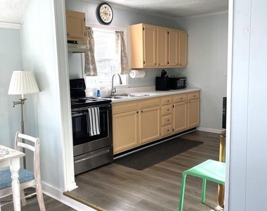 221 Madison Street - Photo Thumbnail 5