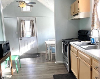 221 Madison Street - Photo Thumbnail 6