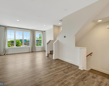 11247 Beaker Street - Photo Thumbnail 6
